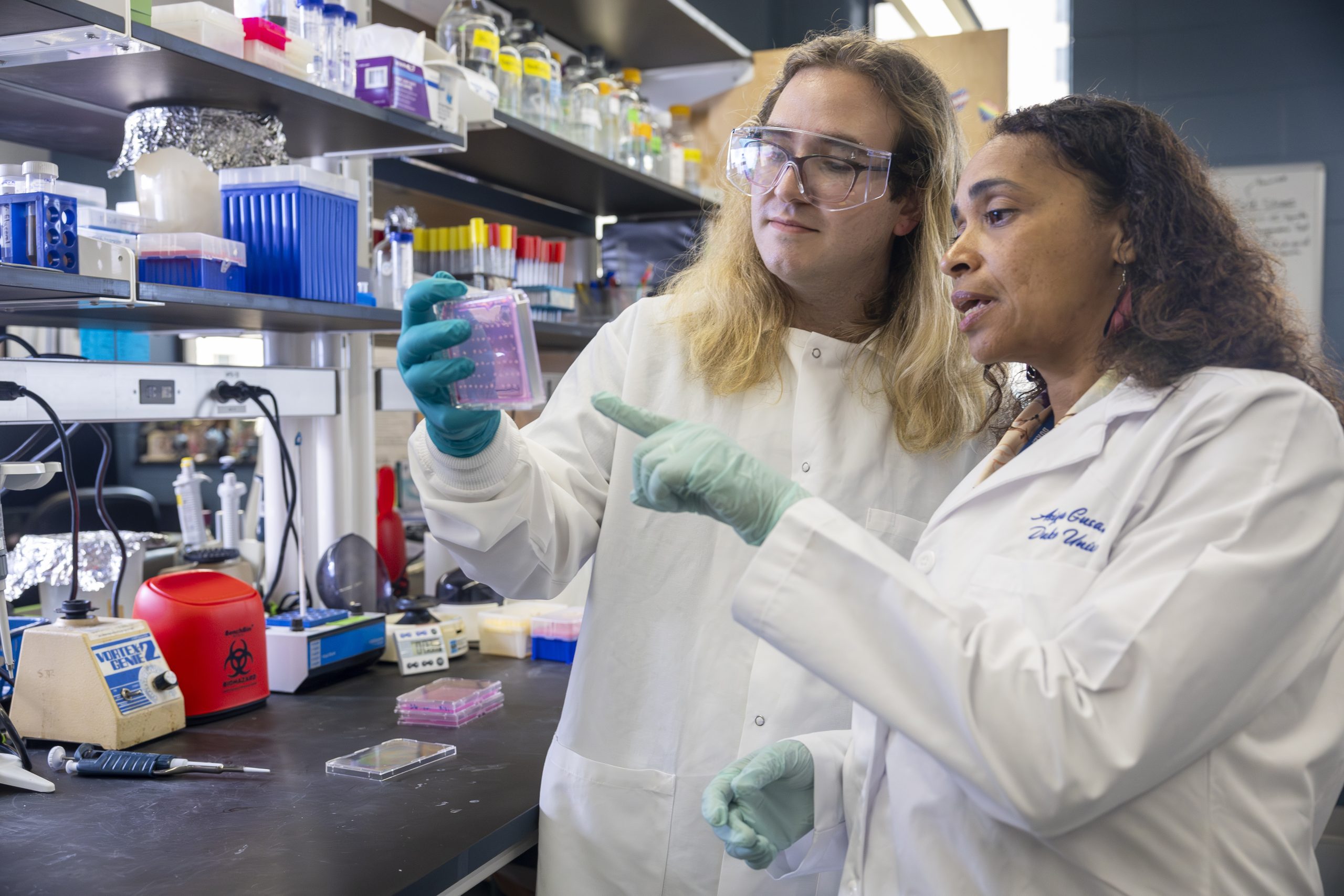 Aisya Gusa looking at a research project with Vesper Fraunfelter, a research tech.