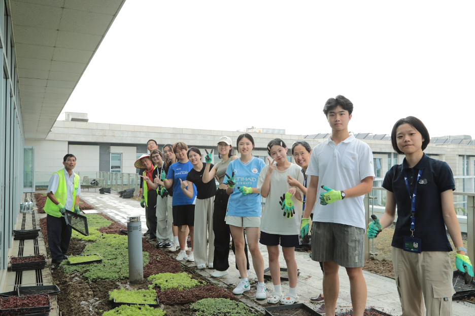 Students with plants during orientation in 2024 at DKU
